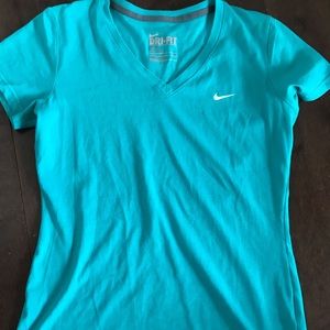Women’s slim fit Nike shirt